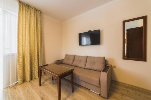 Телевизор и/или развлекательный центр в Villa ZHANNA Central park