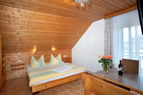 Кровать или кровати в номере Gästehaus Elisabeth