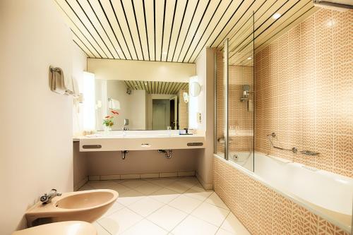 Ett badrum på ACHAT Hotel Karlsruhe City