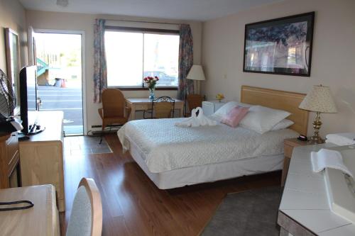 Ένα ή περισσότερα κρεβάτια σε δωμάτιο στο Ritz Inn Niagara