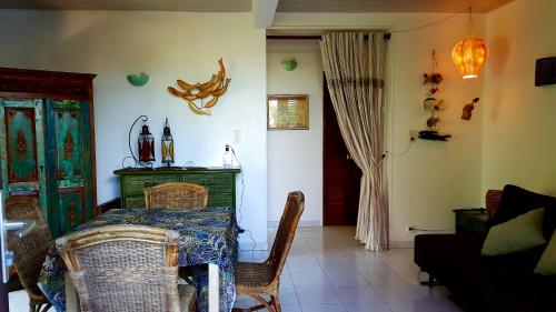 Posezení v ubytování Appartement Papay dans Villa Fleurs des Iles