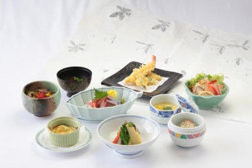 旅館の敷地内または近くでの食事または食べ物
