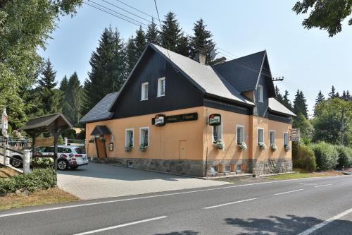 Das Gebäude in dem sich die Pension befindet