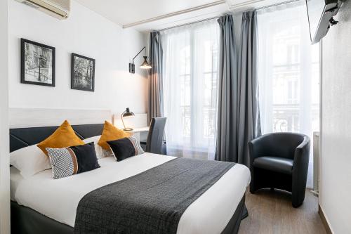 Кровать или кровати в номере Hotel Diana Paris