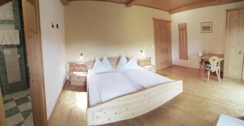 Ένα ή περισσότερα κρεβάτια σε δωμάτιο στο Bauernhof Trinkergut