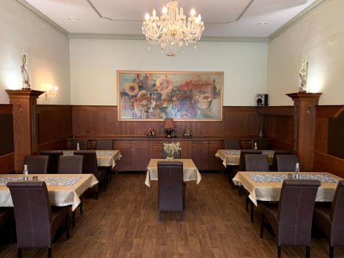 מסעדה או מקום אחר לאכול בו ב-Hotel Růžek