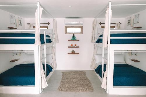 Двухъярусная кровать или двухъярусные кровати в номере Kuna Bali