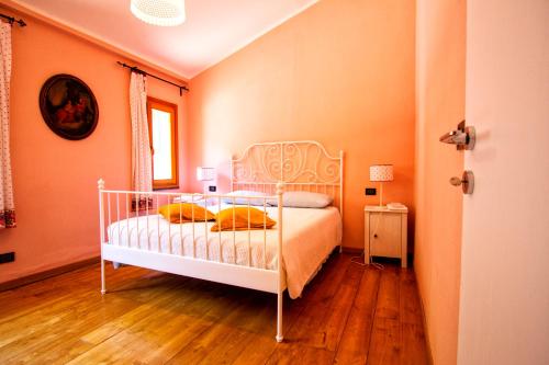 a bedroom with a white bed with yellow pillows at Villa Olivari - apt la Lavanda in Camogli