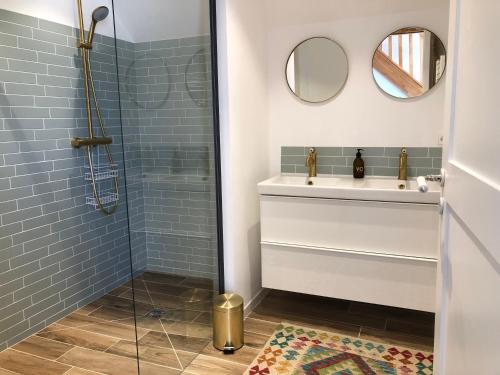 Bilik mandi di Le Loft Deveney-Mars