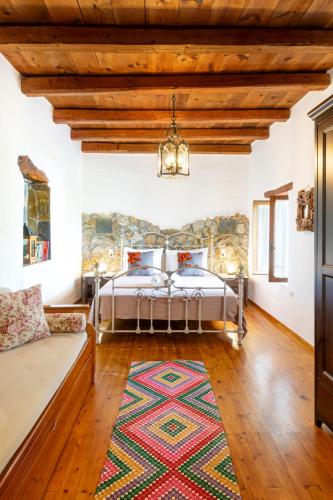 a bedroom with a bed and a couch at Villa Maria in Stavrokhórion