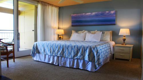 Un pat sau paturi într-o cameră la Oceanfront-Incredible Views, Surf Break & Romantic Sunsets at Bali Kai 223