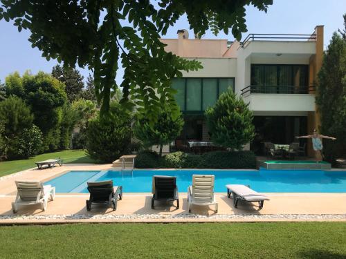 a villa with a swimming pool and a house at Villa Diva in Kemer