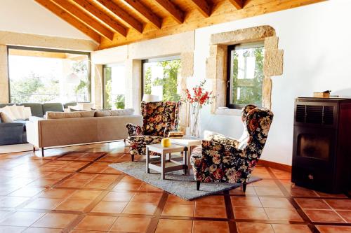 a living room with two chairs and a couch at Bosque de Xarás, casa completa con encanto cerca de playa de Lapamán in Marín