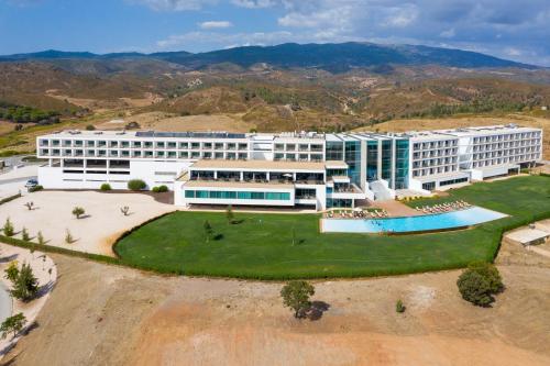 Nespecifikovaný výhled na hory nebo výhled na hory při pohledu z hotelu