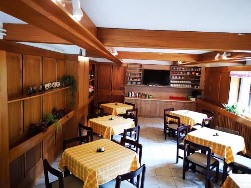 Reštaurácia alebo iné gastronomické zariadenie v ubytovaní pension TARA