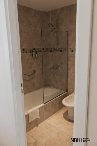 Ένα μπάνιο στο NBH Nativo Boutique Hotel