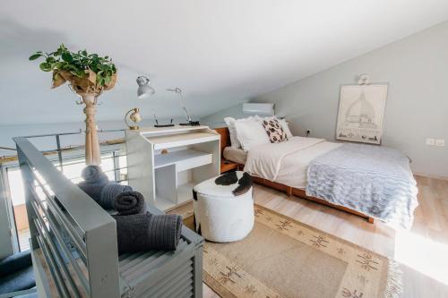 Кровать или кровати в номере Loft Apartments