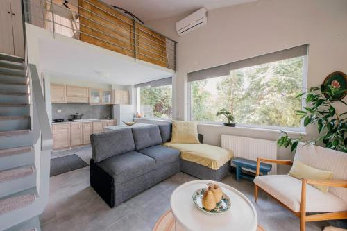 Гостиная зона в Loft Apartments