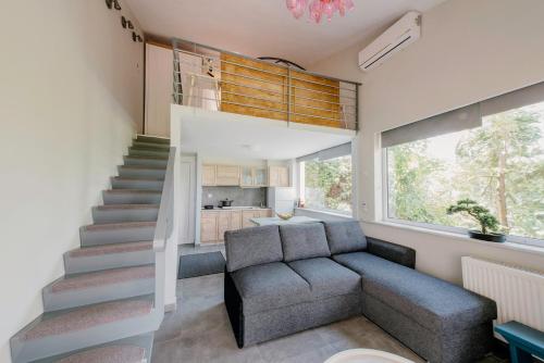 Гостиная зона в Loft Apartments
