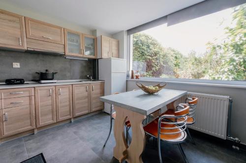 Кухня или мини-кухня в Loft Apartments
