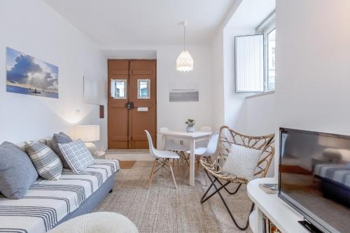 Renovated Typical Baixa Apartment, By TimeCooler