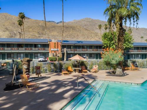 a hotel with a swimming pool and a resort at Caliente Tropics in Palm Springs