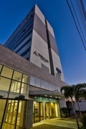 a view of the front of a building at Nobile Inn London Anápolis in Anápolis