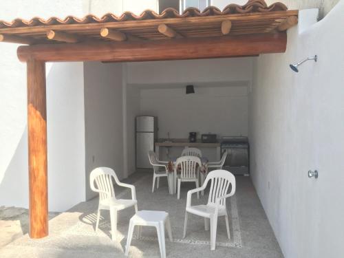 a group of chairs and a table in a kitchen at DEPARTAMENTOS LALO in Zihuatanejo
