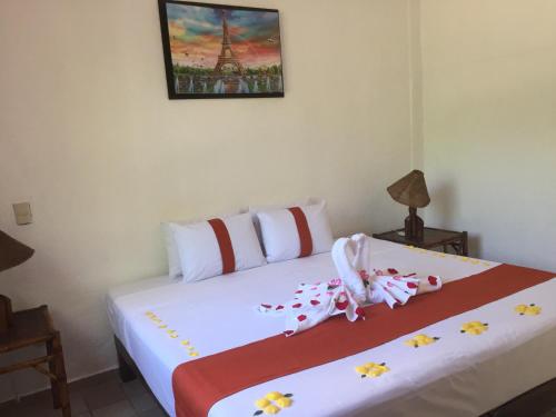 a bedroom with a bed with flowers on it at DEPARTAMENTOS LALO in Zihuatanejo