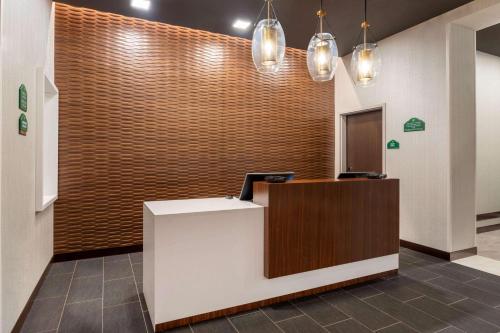 a lobby with a desk with a laptop on it at Wingate by Wyndham Angola in Angola