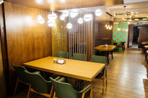 Ruang duduk di Hotel Kazzhol Almaty