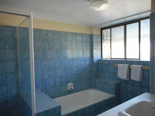 Ett badrum på Placid Waters Holiday Apartments