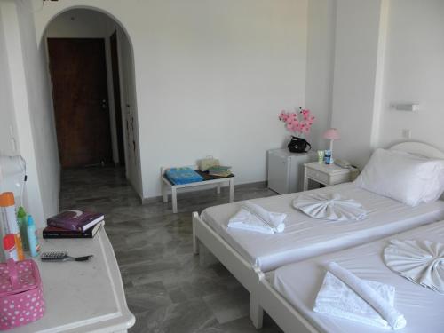 Кровать или кровати в номере Areti Hotel