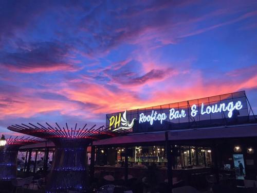 a building with a rooftop bar and lounge with a sky at Phung Hung Boutique Hotel in Phu Quoc