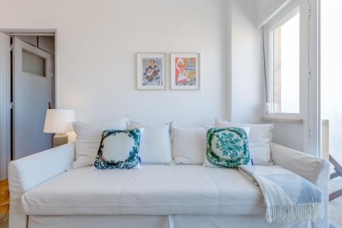 Renovated Sunny Apartment with Amazing Sunset Balcony , By TimeCooler