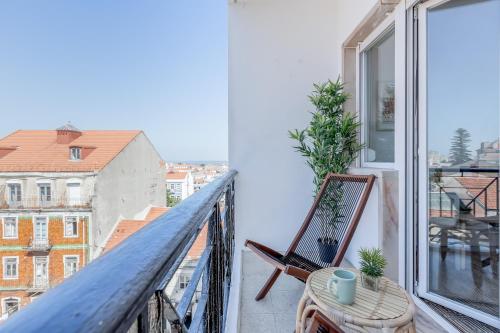 Renovated Sunny Apartment with Amazing Sunset Balcony , By TimeCooler