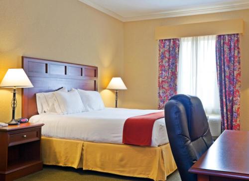 a hotel room with a bed and a desk and a window at Holiday Inn Express of Salado-Belton, an IHG Hotel in Salado