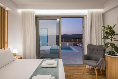 Ένα ή περισσότερα κρεβάτια σε δωμάτιο στο Villa White Harmony