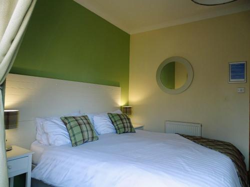 Кровать или кровати в номере The Chlachain Inn