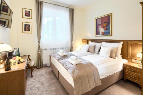 En eller flere senge i et værelse på Apartamenty Pod Baranem