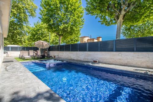 Goldhome - Casa piscina privada y Jacuzzi, Empuriabrava ...