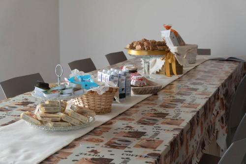 a long table with baskets of food on it at LA CASA DI MAMMA 'NTO in Castrofilippo