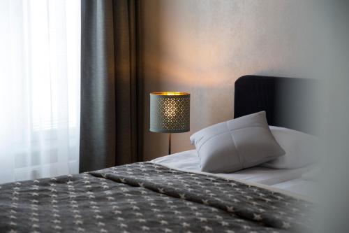 Ένα ή περισσότερα κρεβάτια σε δωμάτιο στο Hotel Epoque & Apartments