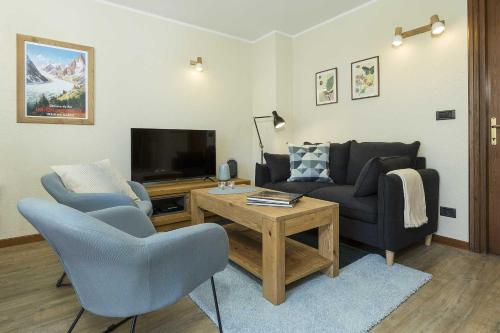 Apartment Ensa, Alpes Agency, Central Chamonix, Sleeps 4