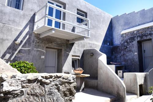 a building with a staircase and a window at Aletro Cottage Houses in Mýkonos City