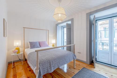Alfama, Bright and Spacious With Private Terrace, By TimeCooler