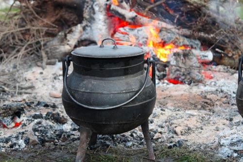 Gril dostupný pro hosty v luxury tent