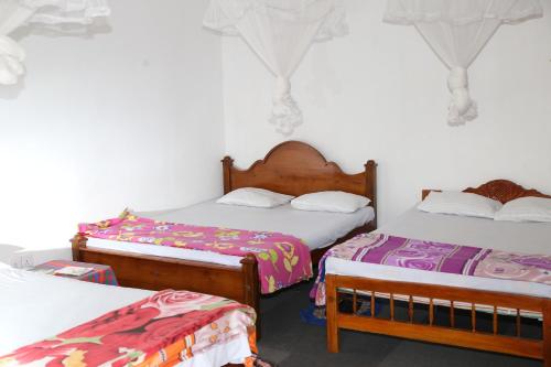 a room with two beds and two beds sidx sidx sidx at Ella Tea Land View in Ella