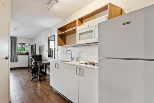 a kitchen with white cabinets and a refrigerator at Extended Stay America Premier Suites - San Francisco - Belmont in Belmont