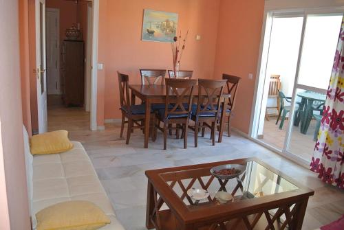 Posedenie v ubytovaní Apartamentos Aretusa Zahara